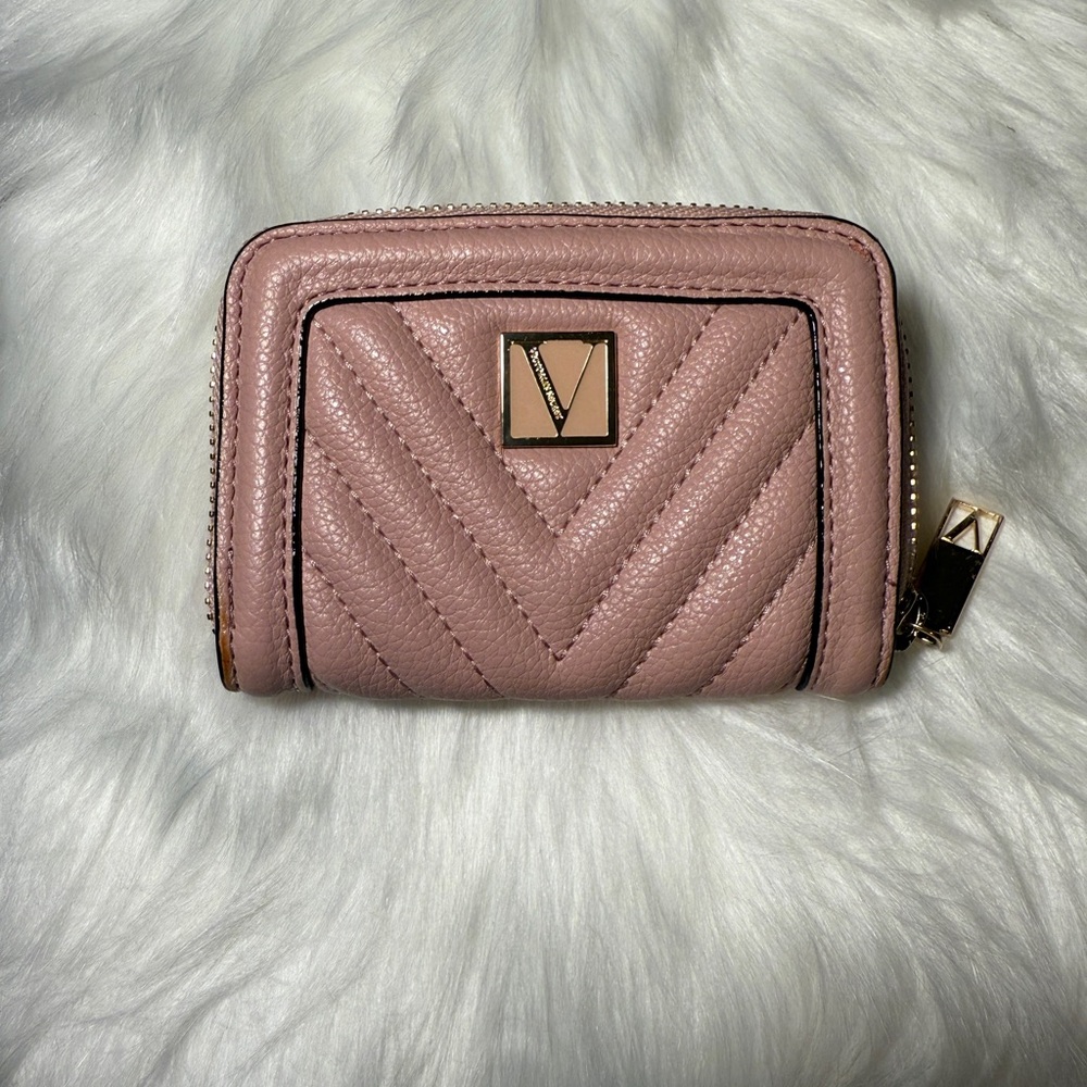 ‼️Final price‼️Victoria’s SECRET small Wallet with Zipper